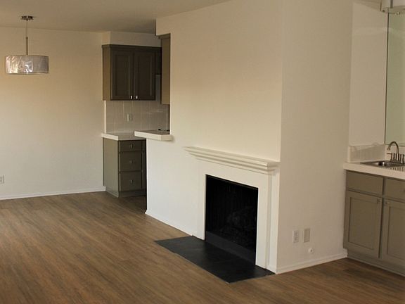 3rd image of 1417 Amherst Ave #6