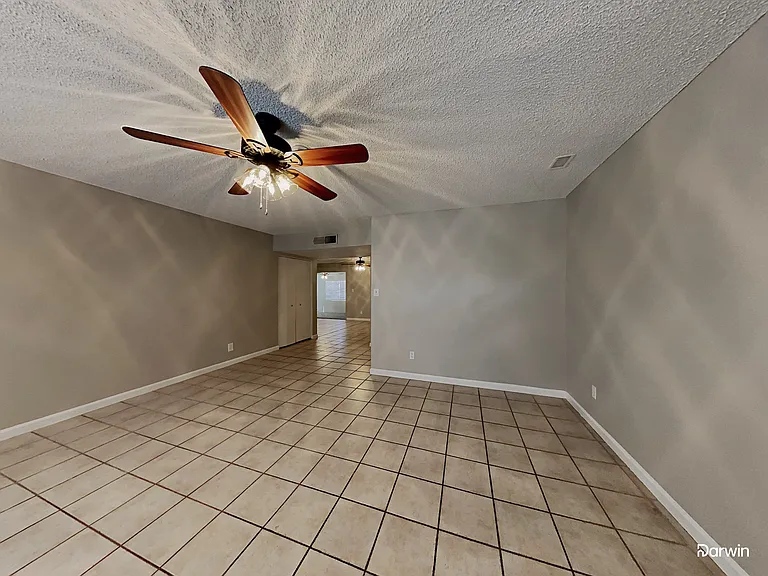 2018 W Meadow Dr — Photo 3