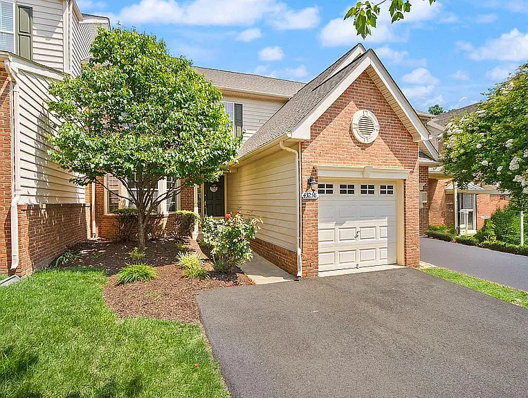 3 bed, 2998 sqft, $4,200 — Photo 1