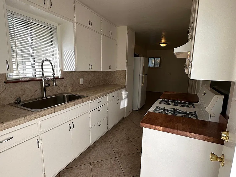 1125 Monterey Ave #5 — Photo 2