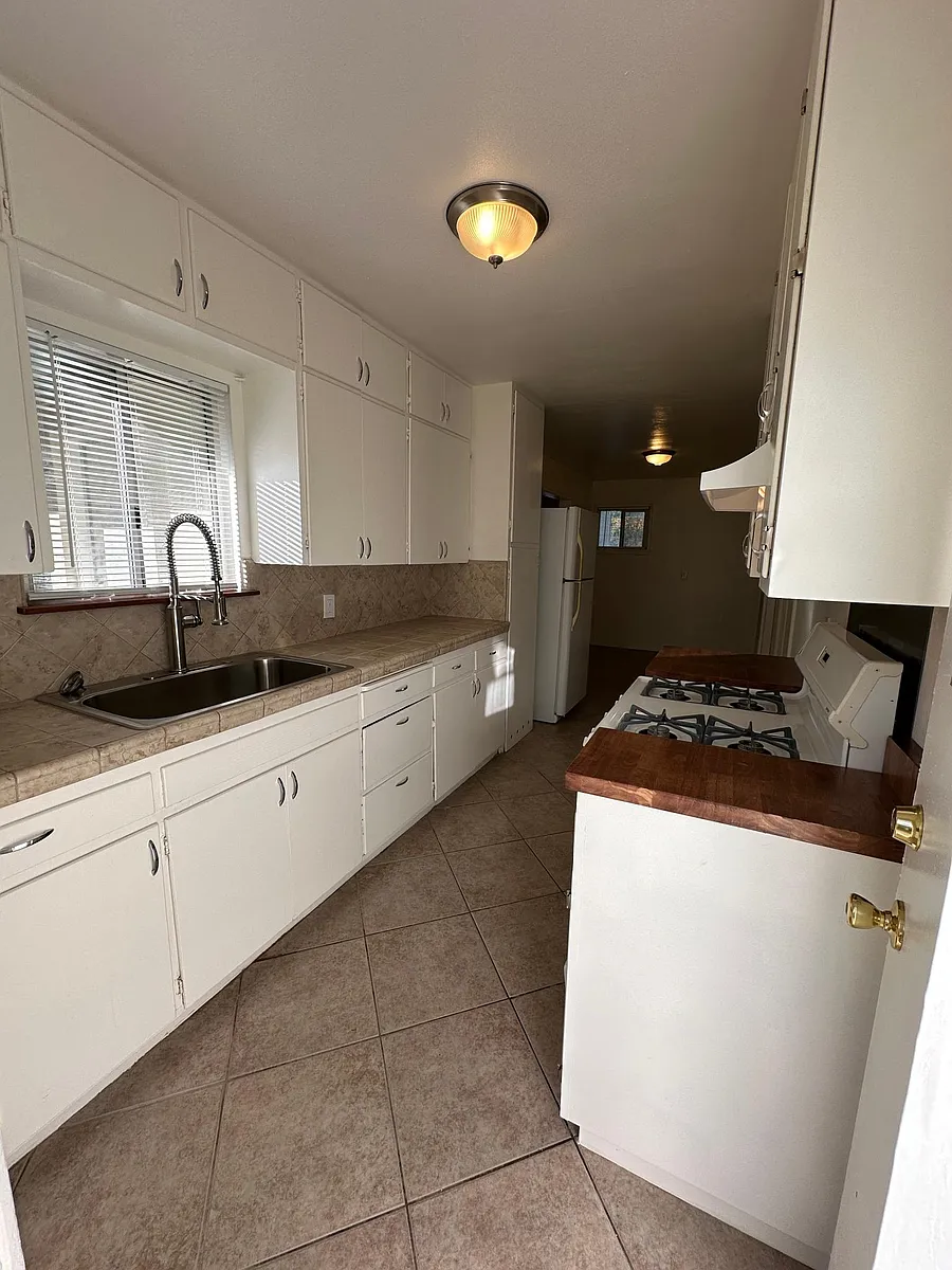 Building Photo - 1125 Monterey Ave #5