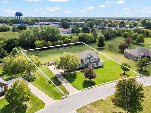 507 Winslow Dr, Raymore, MO 64083