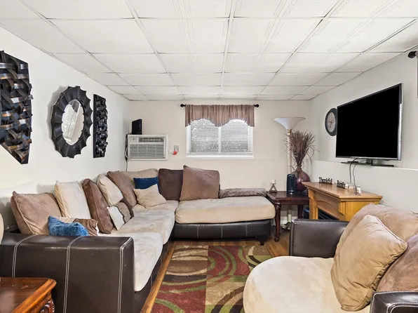 215 Chelmsford St Unit 1, Chelmsford, MA 01824