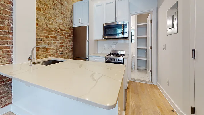 Rented by Bond New York | media 14