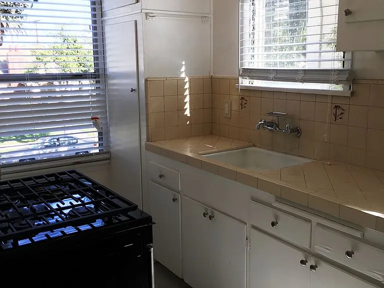 1269 S Citrus Ave #8 — Photo 4