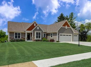 1411 Fox River Run, Village Of Mukwonago, WI 53149