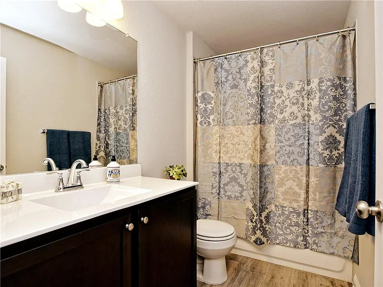 8205 Cottage Rose Dr — Photo 52