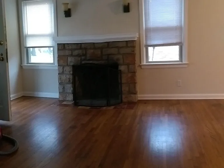 1417 E 37th Pl — Photo 4