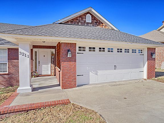 2nd image of 3211 Huntington Dr