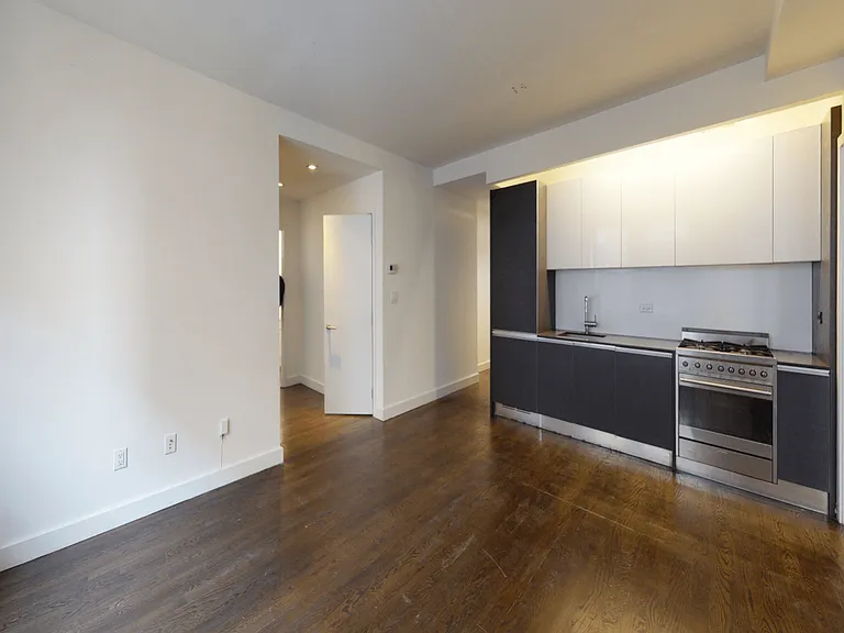 666 W End Ave #21BC — Photo 1