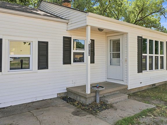 4th image of 3016 N Charles Ave