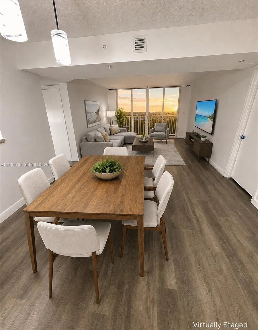 Sheridan Beach Club Condo — Photo 4