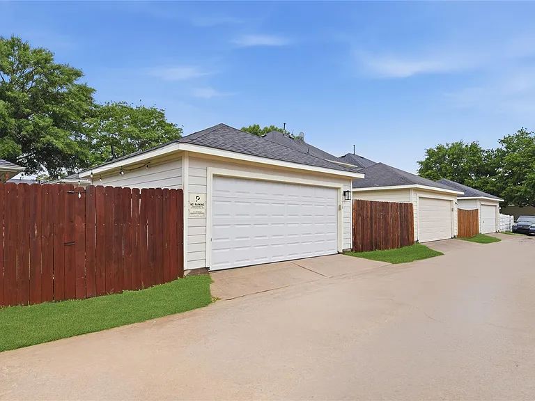 6136 Lone Prairie Way — Photo 17
