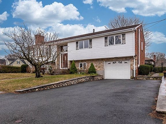 3rd image of 79 Wedgewood Dr
