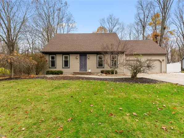 1887 Quail Run Dr, Cortland, OH 44410