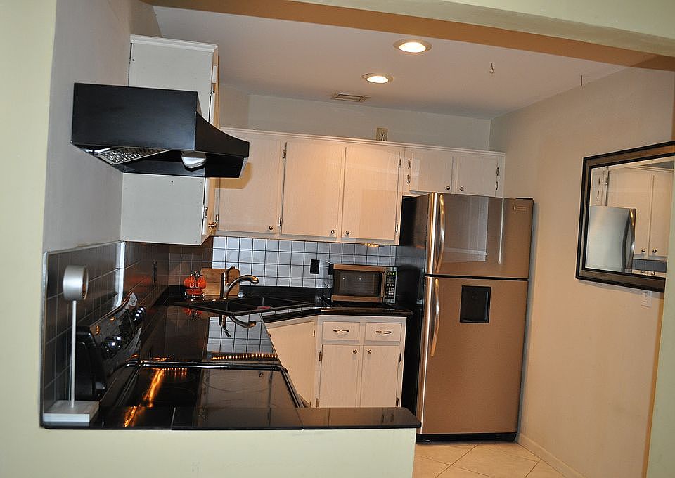 kitchen with SS appliances 
