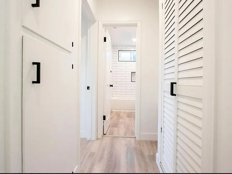 1540 S Orange Grove Ave #2 — Photo 5