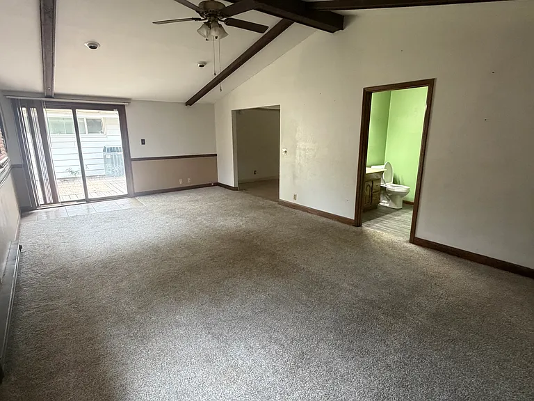 3301 Canterbury Dr — Photo 10