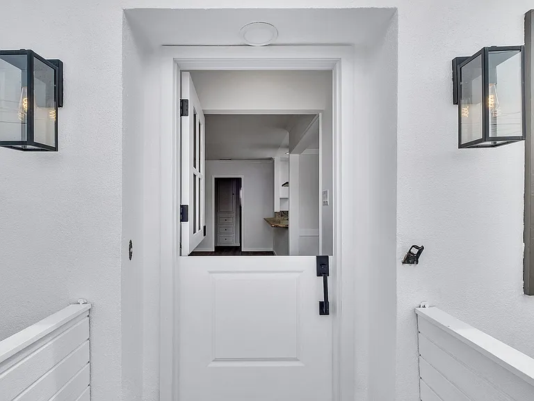 1536 Bonnie Brae St — Photo 3