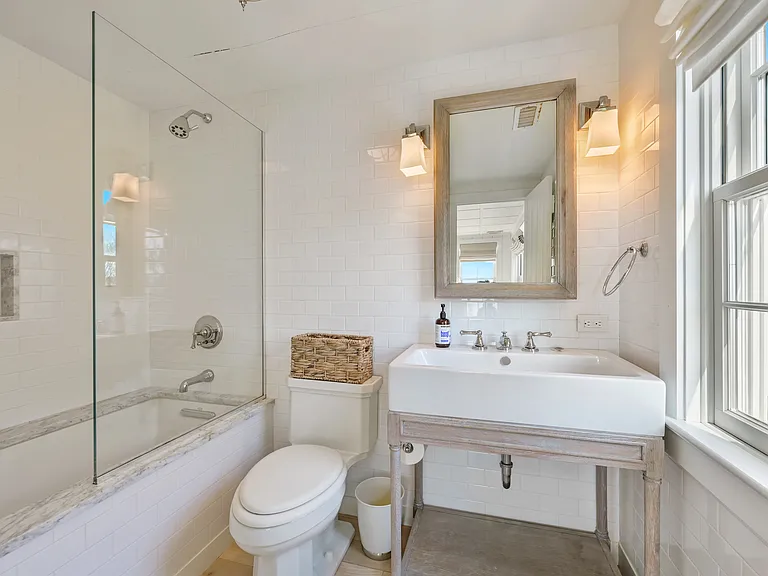 41 E Beach Dr — Photo 21