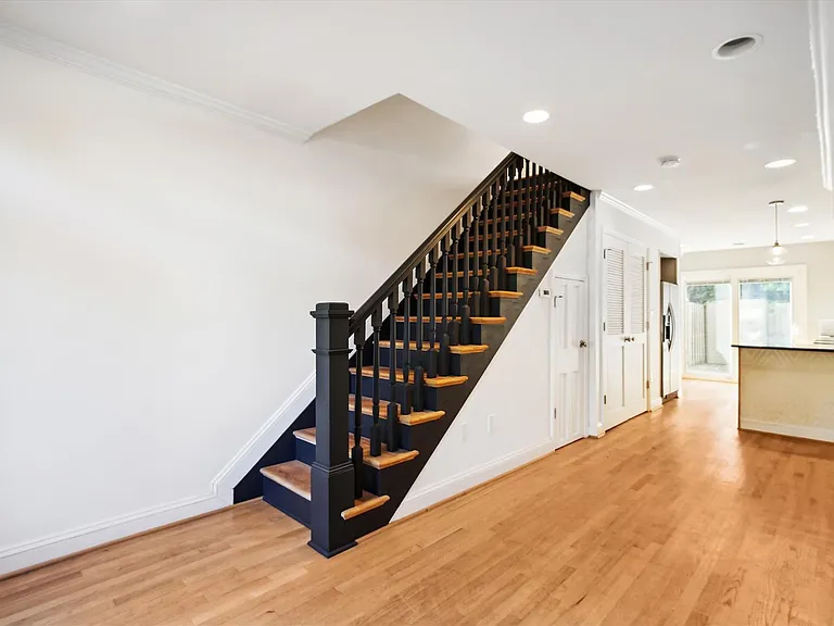 1533 A St NE — Photo 6