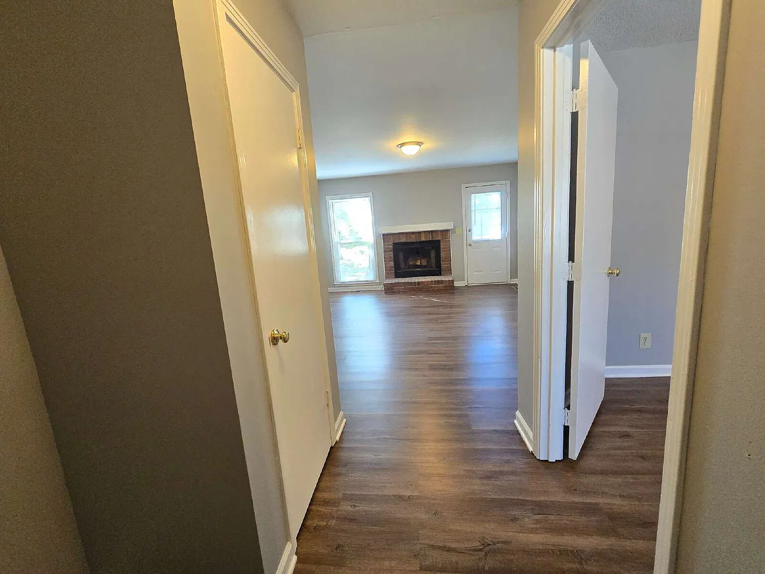 3 bed, 2.0 bath, 1402 sqft, $1,495 — Photo 2