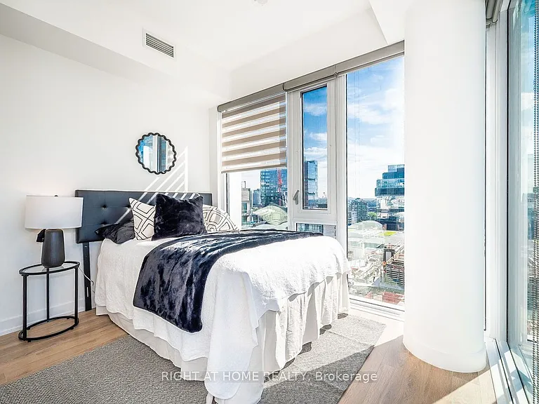 158 Front St E #1613 — Photo 21