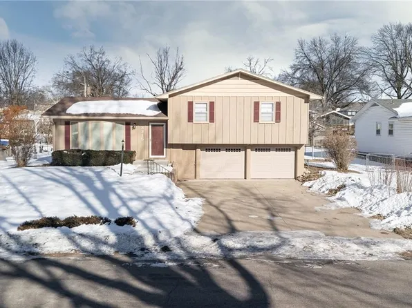 3315 Auburn Dr, Saint Joseph, MO 64506