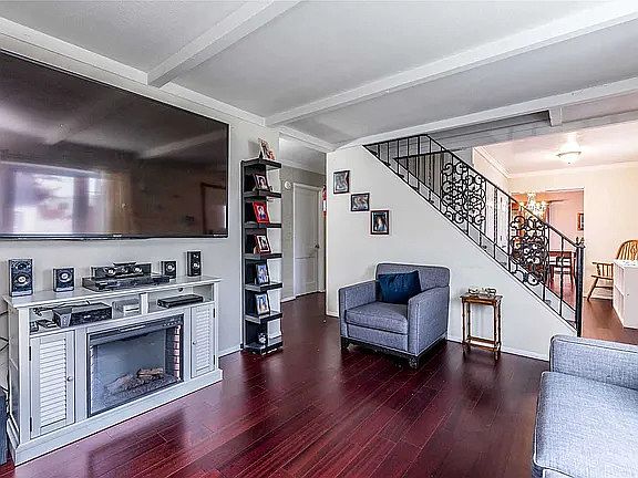 2nd image of 13 Crescent Ln