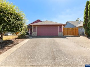 2596 Jamestown St, Woodburn, OR 97071