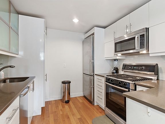 4th image of 107 E 31st St APT 7A