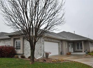704 E Greenbrier Pl, Sioux Falls, SD 57108