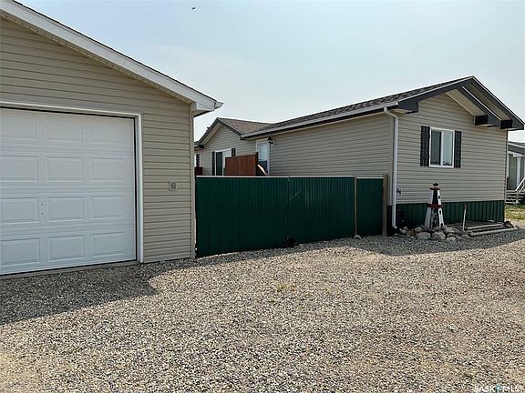 2nd image of 94 Foord Cres