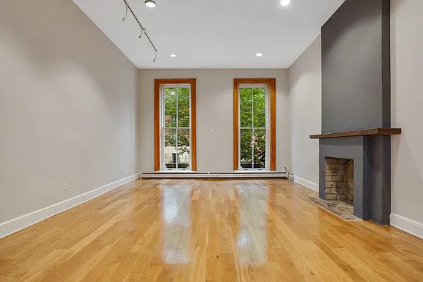 Rented by Compass | media 13