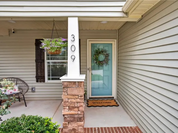 309 S Stonegate Dr, Seneca, SC 29678