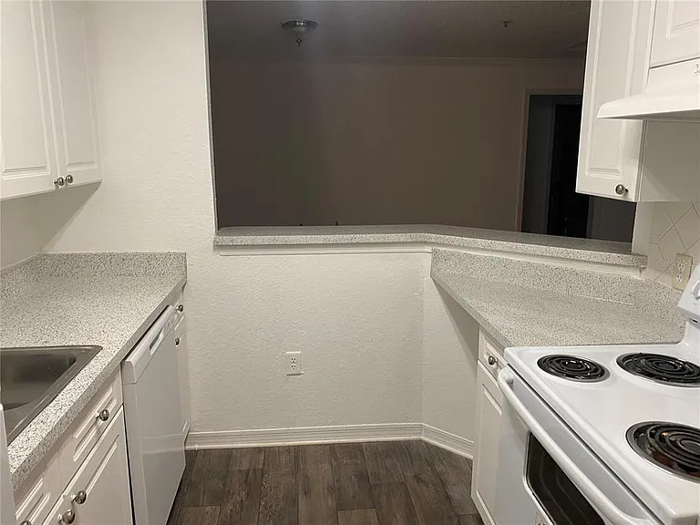 18001 Richmond Place Dr #830 — Photo 10