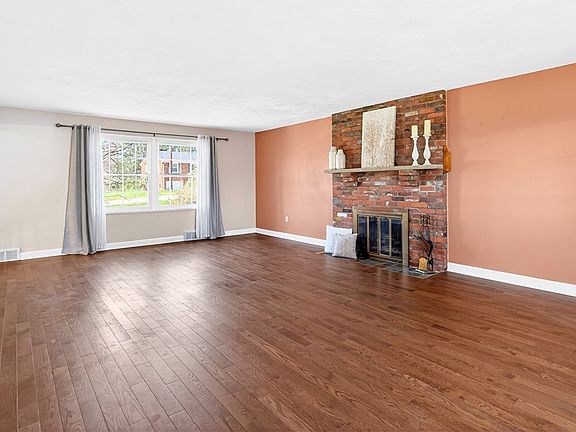 5th image of 171 Greenlea Dr