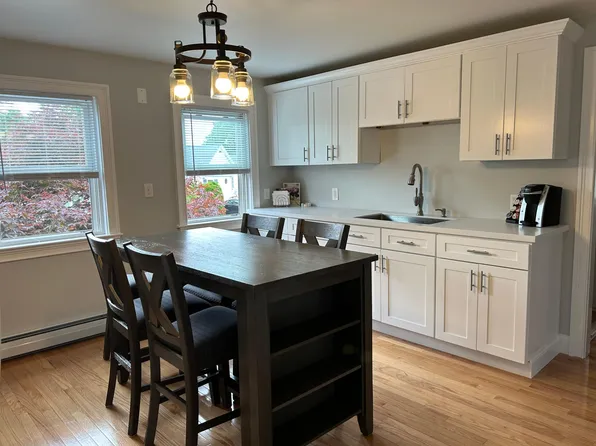 71 Yeoman Ave Floor 2, Cranston, RI 02920