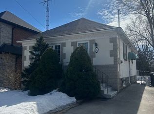 6 Hiawatha Pkwy #BASEMENT, Mississauga, ON L5G3R7