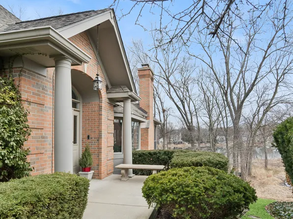 1186 Willowgate Ln, Saint Charles, IL 60174