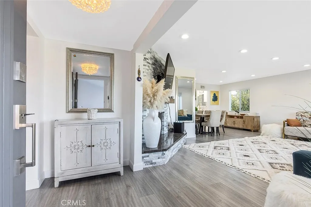 3 bed, 1523 sqft, $5,900 — Photo 3