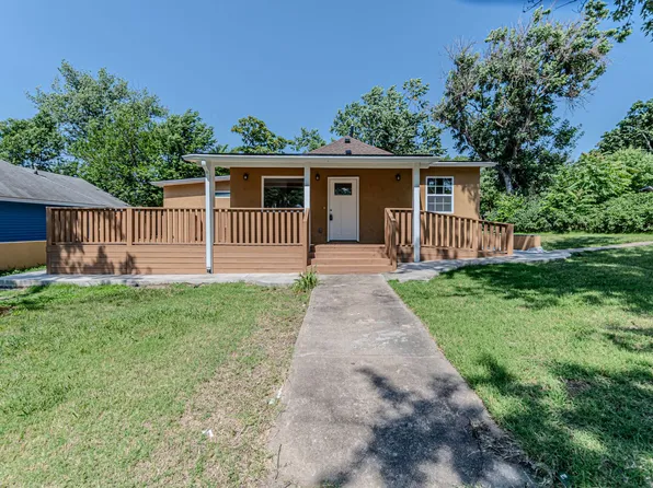 829 Broadway Ave, Chapman, KS 67431