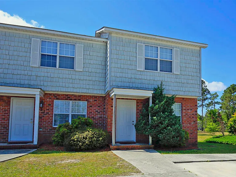 121 W Ivybridge Dr — Photo 2