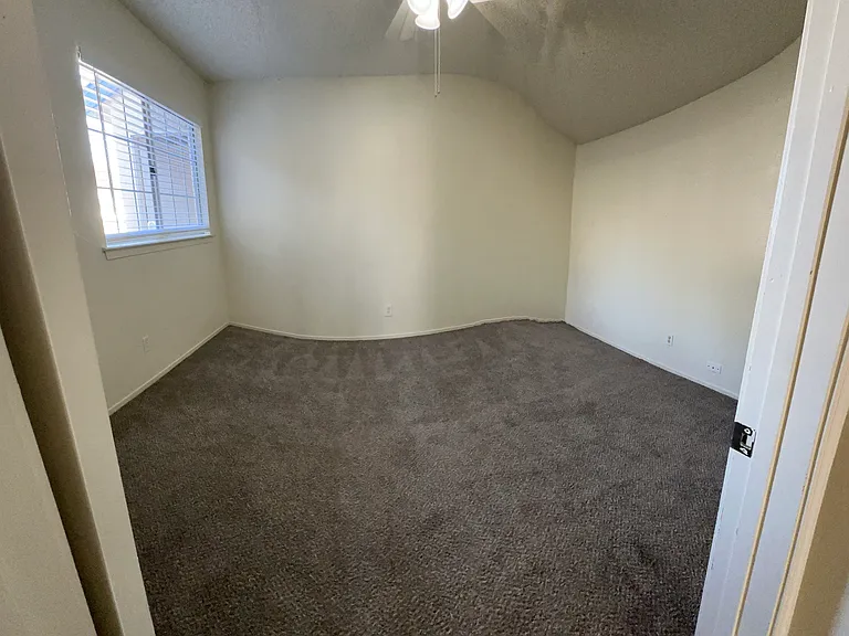 4527 W Providence Ave — Photo 7