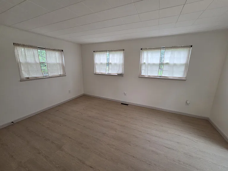 1584 Valdosta Dr — Photo 3
