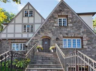 42 Mulberry Ln, New Rochelle, NY 10804