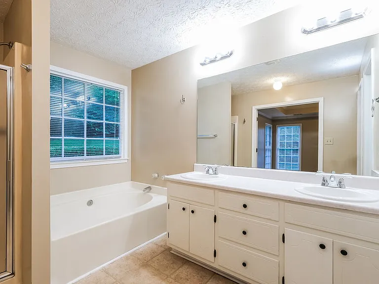 3935 Willowmeade Dr — Photo 12