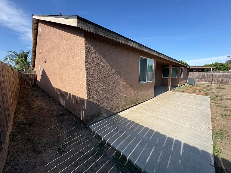 2132 E Sweet Ave — Photo 30