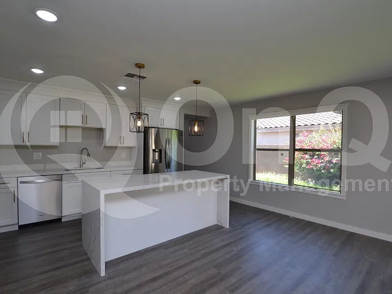 655 E Winchester Way — Photo 4