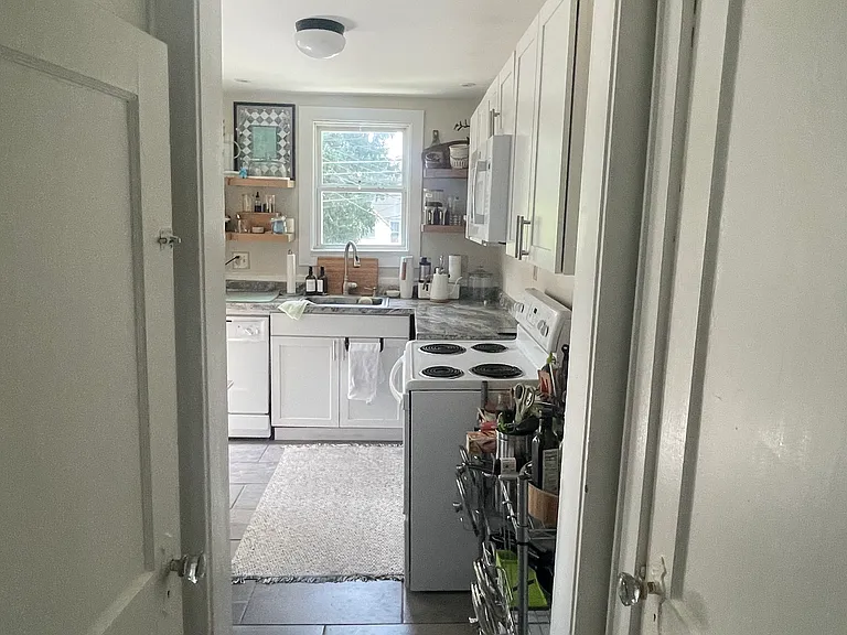 142 W California Ave — Photo 5